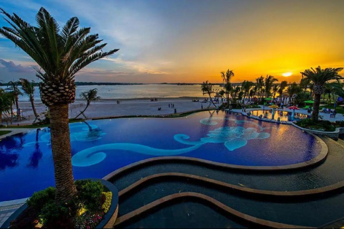 Pangsapuri Full Sea View Country Garden Danga Bay 11-13pax Johor Bahru