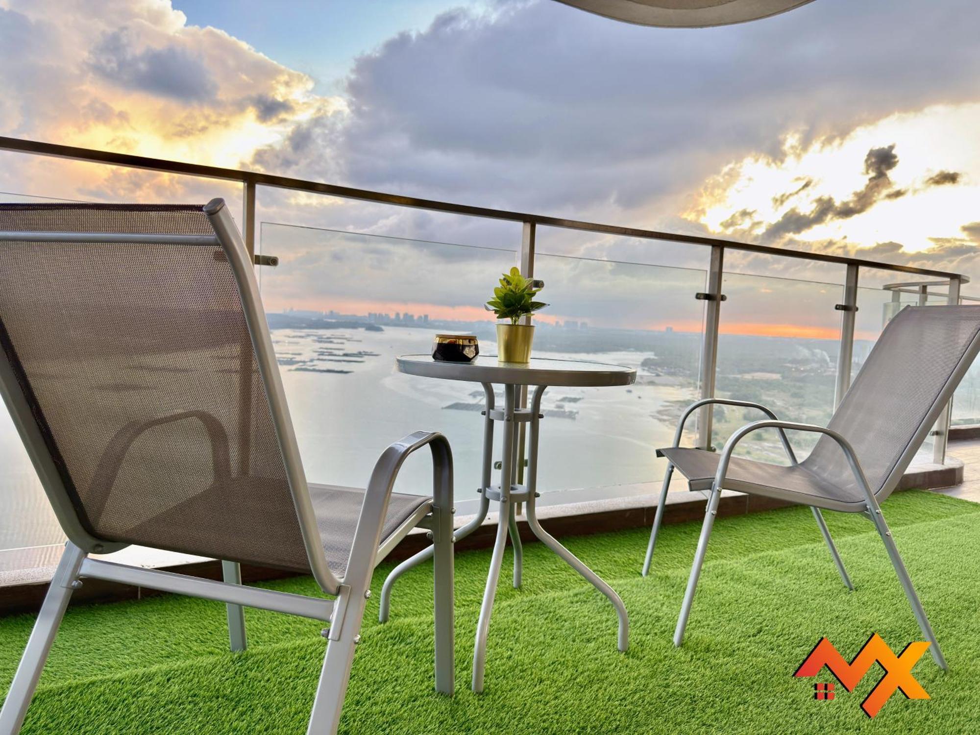 Pangsapuri Full Sea View Country Garden Danga Bay 11-13pax Johor Bahru