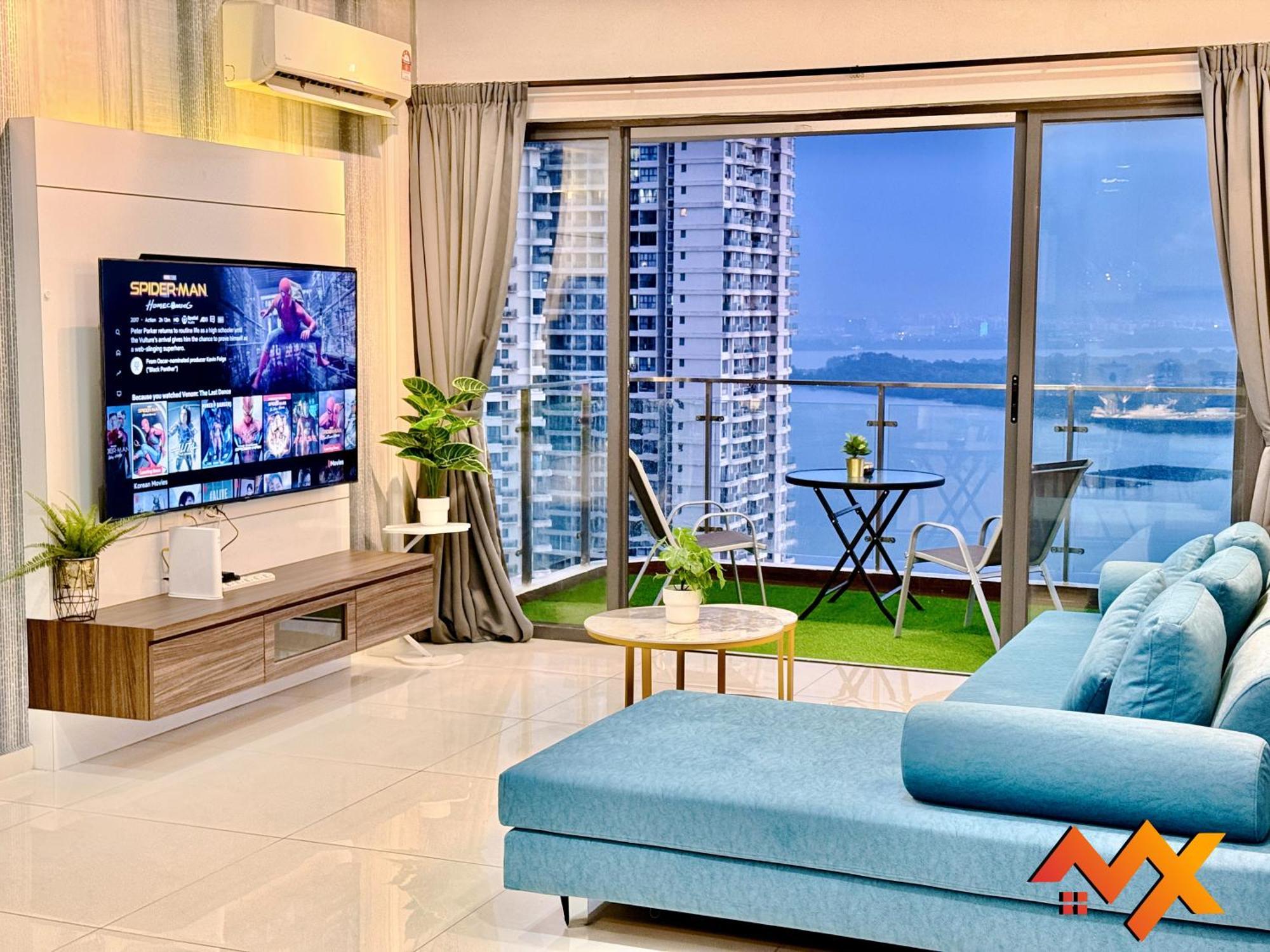 Pangsapuri Full Sea View Country Garden Danga Bay 11-13pax Johor Bahru